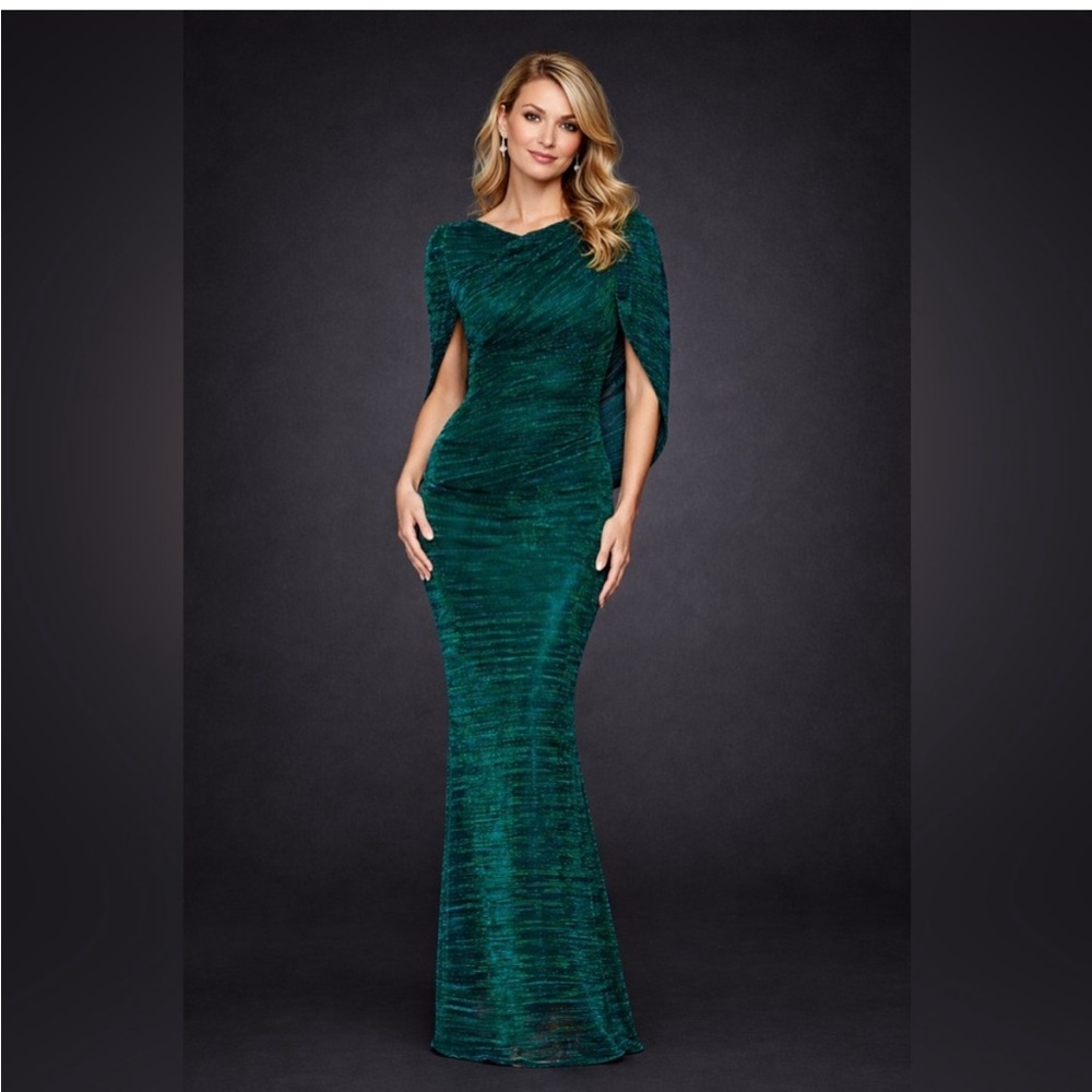 Betsy & Adam Green Cape Crinkle Sleeve Formal Evening Gown SZ 4 NWT GALA MOB